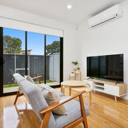 Вилла Contemporary Urban Escape Braybrook Экстерьер фото